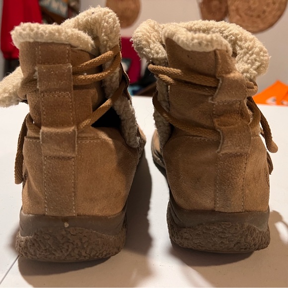 Earth Spirit size 8 faux fur booties. - Picture 7 of 7